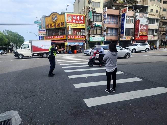 中坜警方公布辖内21处易发生行人交通事故的路口，将加强取缔，提醒用路人多加注意。（翻摄照片／蔡明亘桃园传真）