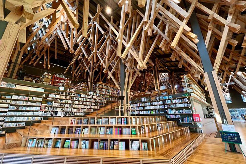 堪稱四國最美圖書館「雲之上圖書館」隈研吾在檮原町創建的五大建築之一。　圖：高知縣國際觀光課／提供
