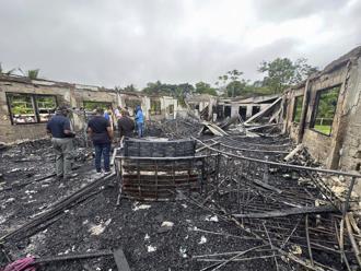 蓋亞那宿舍大火19死 學生「手機被沒收」挾怨報復