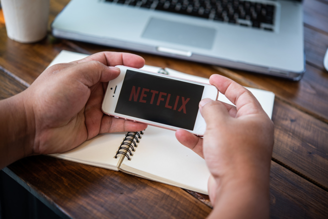 Netflix开铡台湾「寄生帐号」，高级版每月须多付200元。（示意图／Shutterstock）