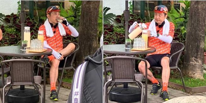 把握难得的休息时刻，庾澄庆坐在咖啡店外翘起脚，在一旁喝饮料，相当怡然自得。（图／读者提供）