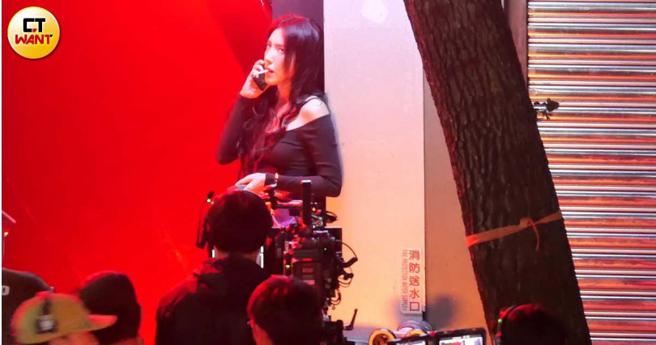 杨谨华出现哈菸并翻白眼的奇妙表情。（图／本刊摄影组）