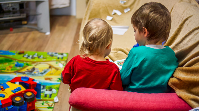 美国犹他州西班牙福克市（Spanish Fork）一间托儿所22日传出有名2岁男童在户外玩耍，不幸遭流弹击中，所幸送医后已经脱离险境。（示意图／Shutterstock）