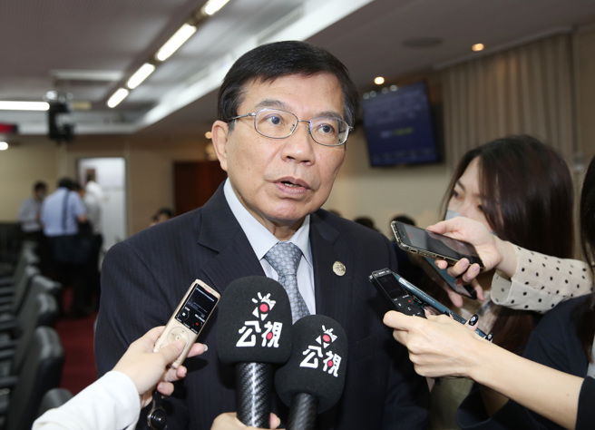 交通部长王国材24日赴立法院备询。（姚志平摄）