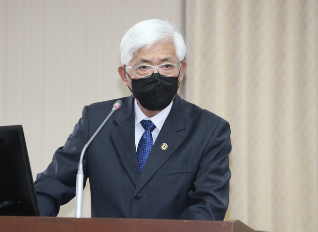 中选会主委李进勇24日赴立法院备询。（姚志平摄）