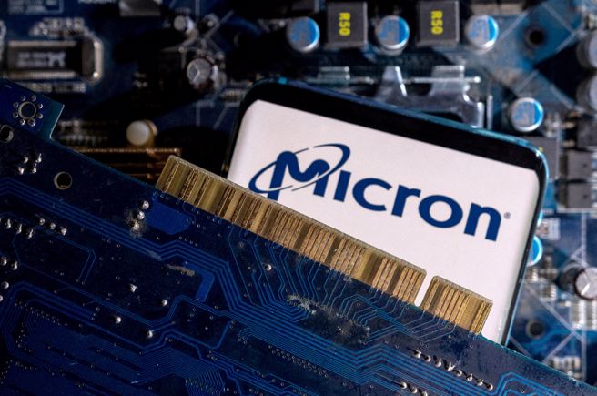 美光科技（Micron Technology）是美国最大的记忆体晶片制造商，中国对美光发布的禁令，广泛被认为是要报復美国限制中国获取关键技术。（图/ 路透社）