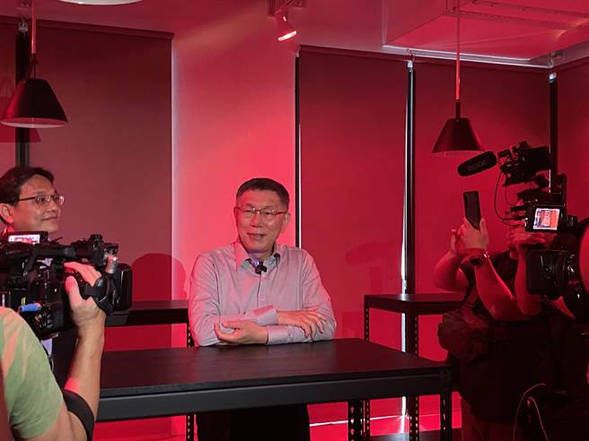 民眾党主席柯文哲今天上午到崑山科大参访与演讲。（曹婷婷摄）