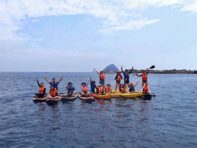 基隆市的和平岛地质公园自5月起推出岛昼会探索计画，民眾可以在活动期间，来一趟和平岛的深度自然及人文之旅。（北观处提供／张志康基隆传真）