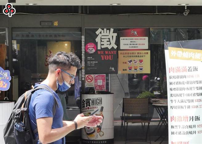 据劳动部公布本周无薪假（减班休息）共有2133家、15927人实施，其中制造业人数就有334家、7389人。（报系资料照）