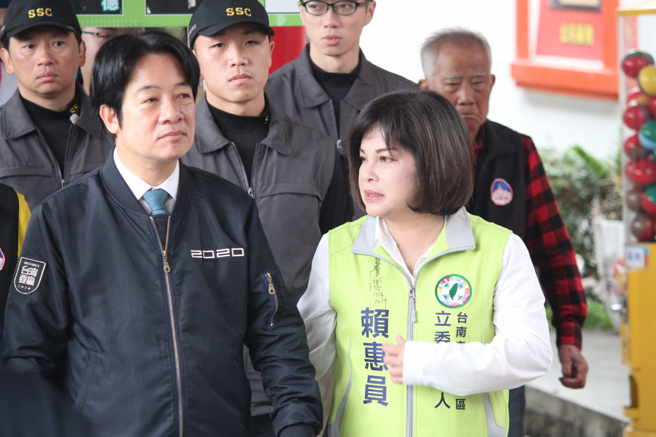 民进党总统参选人赖清德(左)的爱将、民进党立委赖惠员(右)硕士论文涉抄袭。（资料照,庄曜聪摄）