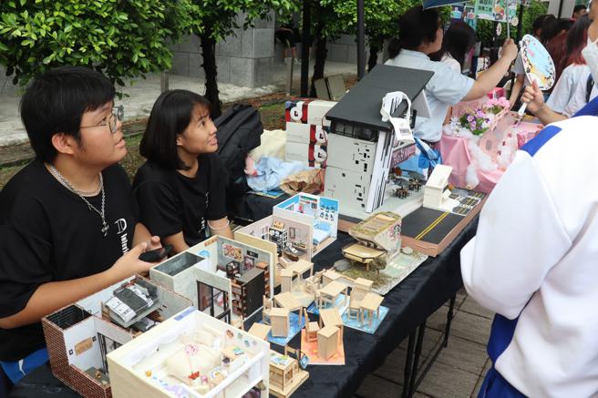 「学市集」活动就是希望让国中生了解职业与技术型高中的群科的对接关联。(高雄市教育局提供)
