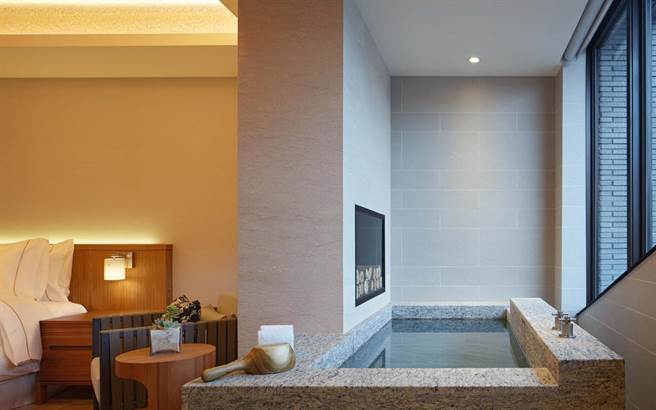 汤泉美馔双人舒享券旅展特价2380元，照片为汤泉美馔双人舒享券的温泉汤屋。(宜兰力丽威斯汀度假酒店提供)