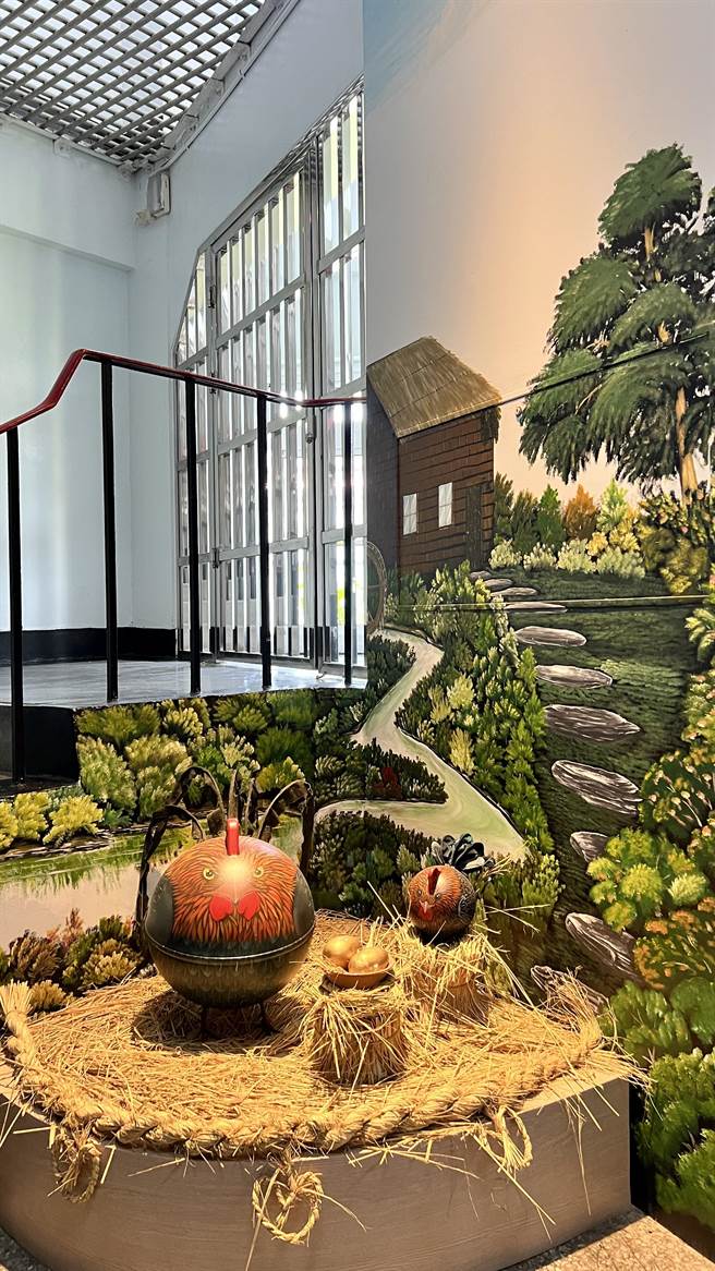 艺术班所创作的作品，让冷冰冰的监狱空间多了一些温暖色彩。（张毓翎摄）