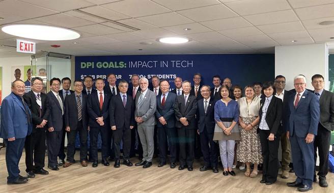 教育部次长刘孟奇与五所大学校长、副校长访团与伊利诺州大学系统总校长Dr. Timothy Killeen及学校人员合影。（教育部提供／林志成台北传真）