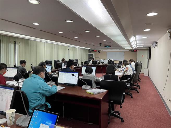 台北市议会法规会今审查通过，只要是劳动事件衍生诉讼费用或律师费都可用基金补助，本案将送大会二、三读。（蔡佩珈摄）