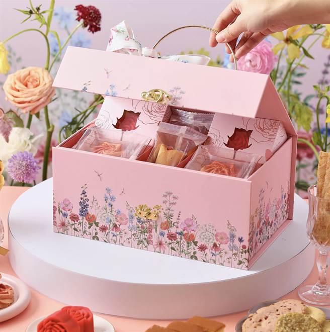 金格「漫舞花境双层礼盒」长崎蛋糕款，730元。（金格食品提供）