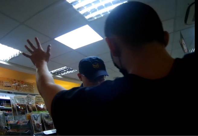 张男到超商声称抢劫，原因竟是想吃牢饭。（翻摄照片／林郁平台北传真）