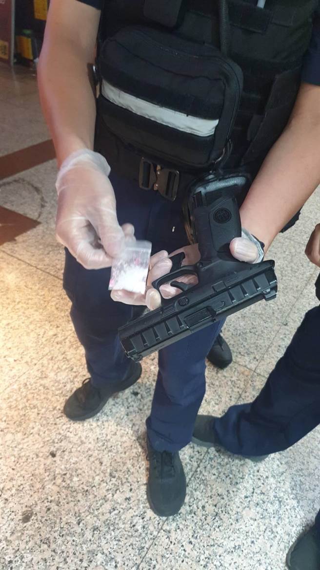 警方在张男身上起获毒品。（警方提供）★《中时新闻网》关心您：保护自己、远离毒品！