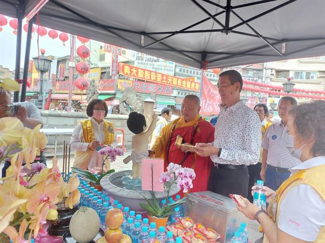 佛光山与云林县北港朝天宫2大宗教团体，首次携手举办浴佛活动。（国际佛光会提供／张朝欣云林传真）