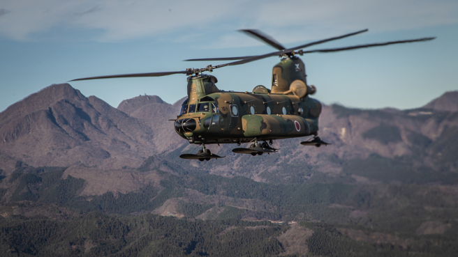 日本陆上自卫队一架搭载10人的UH-60JA黑鹰直升机今年4月6日失事，目前已确认从海底打捞上岸的6具遗体身分。（示意图/ shutterstock）