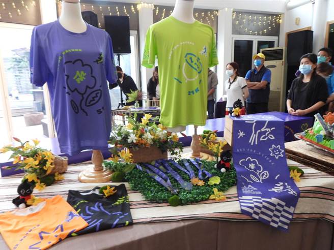 太鲁阁峡谷马拉松今年设计理念以自然为灵感，结合现代科技，运用电脑像素风格及数位游戏视觉形式，加入花卉、果实、鸟类及太阳等太鲁阁生态。（罗亦晽摄）