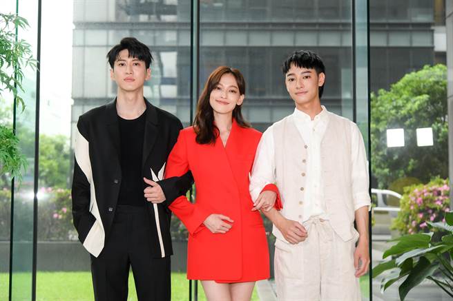 孙沁岳（左起）、姚以缇、刘修甫今出席卡司发布会。（三立提供）