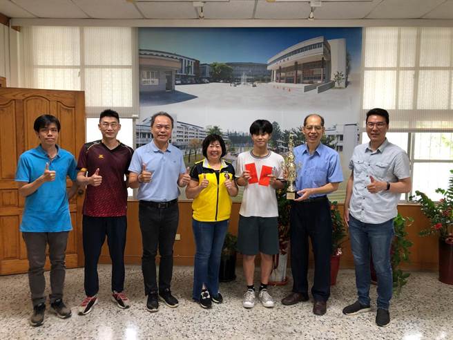 屏工機械王柏仁學以致用：世界機器人大賽奪「金」。(屏工提供)