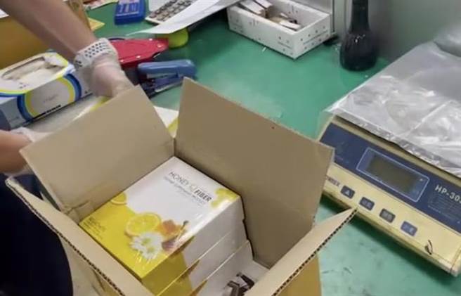泰籍移工托老家友人帮忙买减肥药，没想到成分内却含有第四级毒品「西布曲明，4人遭逮送办。（翻摄照片／张亦惠台中传真）