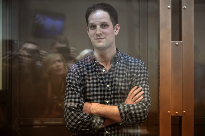 莫斯科当局表示，考量间谍指控的敏感性，相关审讯必须私下进行，法庭文件也不会公开。图为「华尔街日报」记者格什科维奇。（图/ 美联社）