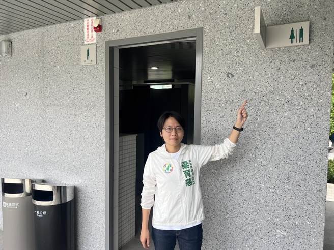 屏东公厕男女比低于法规，议员吁增加女厕数量。(梁育慈提供)