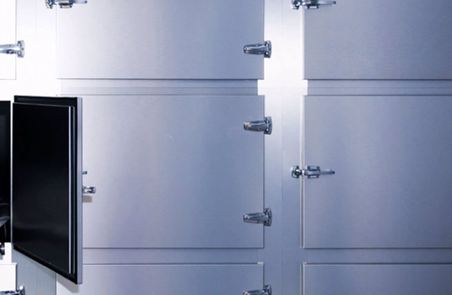 连姓妇人拖延领回老父遗体，经法院诉讼程序后已于5月18日火化，法院给予2年缓刑。(示意图／shutterstock)