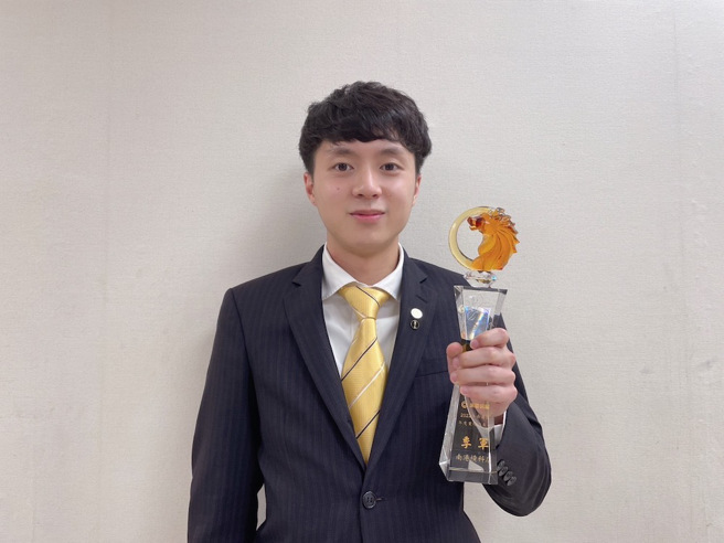 林东宪大学毕业后加入永庆房屋，成功在26岁时买下人生第一间房。（图/永庆房屋提供）
