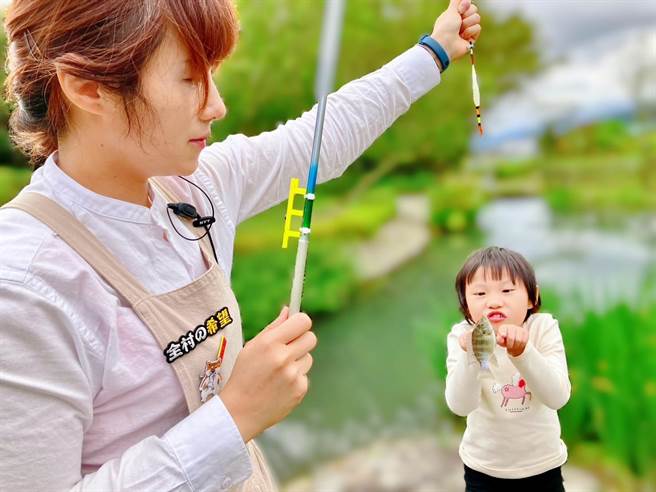 小小钓手体验让小朋友于垂钓结束后，品嚐盐烤鱼等自然美味。(宜兰力丽威斯汀度假酒店提供)