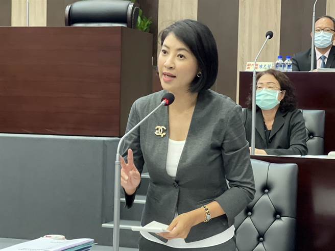 南投县长许淑华承诺，针对体育选手培训、运动员奖助金及学校优秀人才出国表演比赛等补助，彻底研讨调整，最快明年度预算列入优先执行。（杨静茹摄）