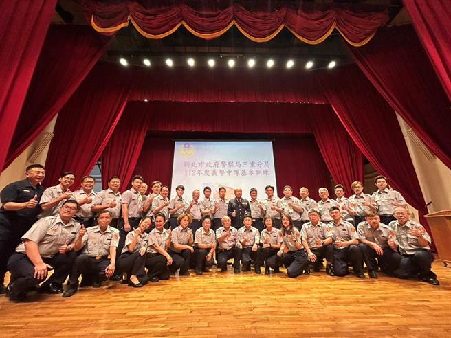 随着国内疫情趋缓，三重警分局昨(23)日办理「112年度义勇警察基本训练」。(黄敬文翻摄)