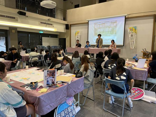 模拟公听会活动促进公部门与少年们对话，助于未来县内少年福利政策的规画。（萧嘉蕙摄）