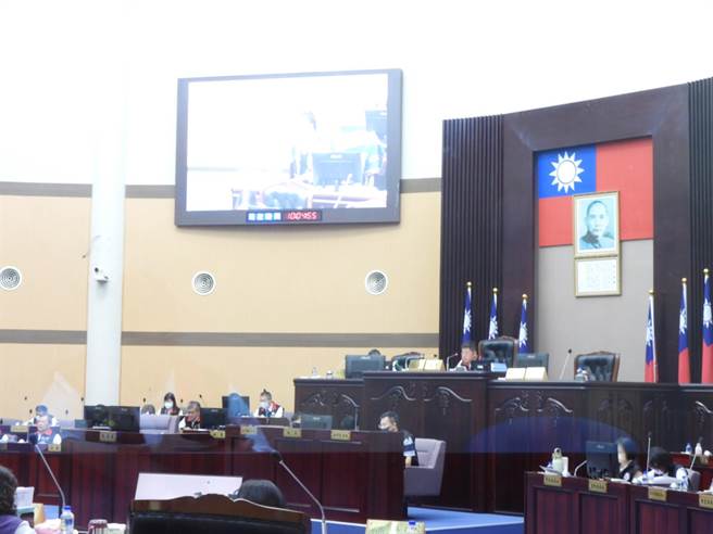 花莲县议会第20届第一次定期大会甫落幕，县府在临时会跟定期大会提案尚有95案来不及审理，将延到6月临时会再审，对此县府深感遗憾，希望议会苦民所苦，尽速审议通过。（罗亦晽摄）