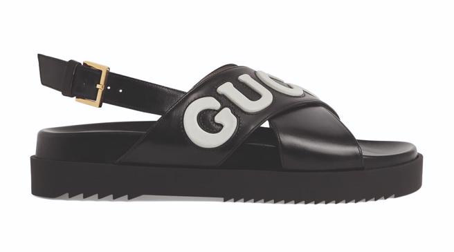 Gucci 黑色皮革绑带凉鞋，3万5800元。（Gucci提供）