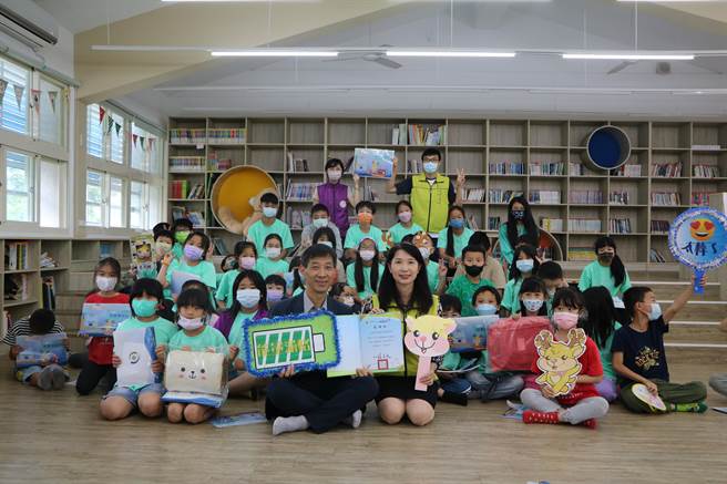 法务部行政执行署新北、宜兰两分署，日前前往宜兰偏乡小学宣导诚信观念。（新北分署提供）