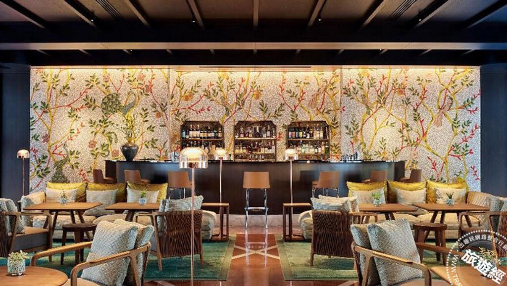 「寶格麗酒吧」是寶格麗飯店的代表空間，呈現「The Garden of Wonders（奇蹟花園）」世界觀的馬賽克設計。（圖：Bulgari Hotels ＆ Resorts）