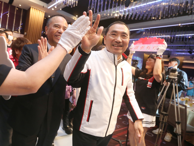 新北市长侯友宜(中)获国民党徵召参选2024总统。（资料照,杜宜谙摄）