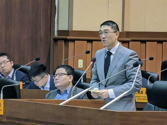 基隆市长谢国梁25日表示，将恢復基隆市长「与民有约」制度，亲自接见市民反映想法及陈情。（张志康摄）
