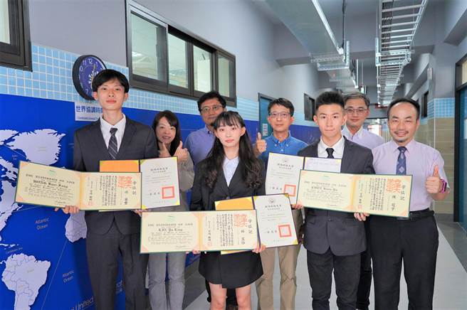 朝阳连续5年进榜THE电脑科学领域排名，资讯学院已有超过60位学子取得跨国双硕士学位，学术专业获肯定。(朝阳科大提供)