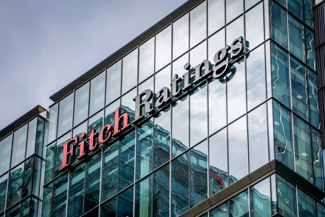 国际信评机构「惠誉」（Fitch）今天将美国AAA信用评等列入负面观察名单。（图／shutterstock）
