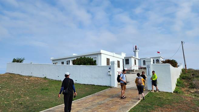 七美嶼燈塔園區於昨起一連兩日的九時至十八時限定開放。（許逸民攝）