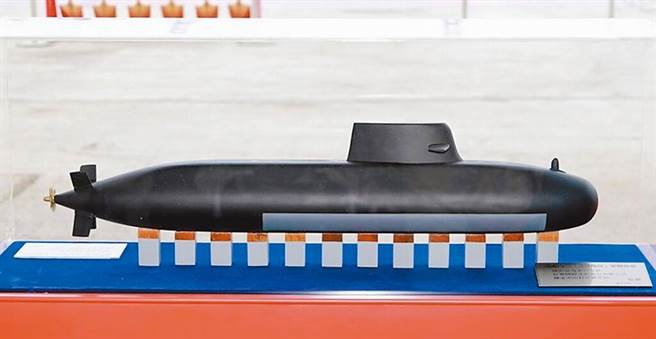 潜舰国造首艘原型舰预计今年9月下水，图为国造潜舰IDS主要构型之模型舰，X型尾舵潜舰构型正式亮相。（中华民国海军提供）