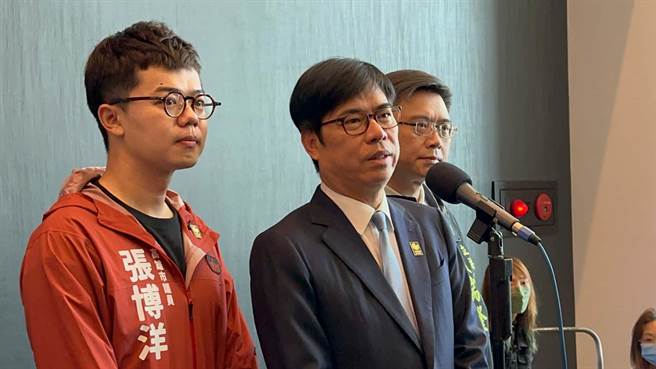 高雄市立医院爆发儿虐案，高雄市长陈其迈震怒下令彻查，他今（25）日表示，该行为人护理师已经开除，并针对机构负责人惩处，同时送检方调查厘清，对于虐童案件决不宽贷。（柯宗纬摄）