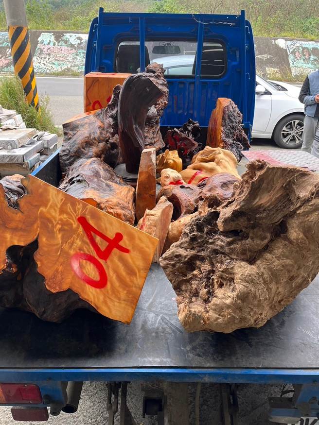 郑姓男子为首的山老鼠集团将盗採林木送往山下销赃，每次均可获利数万或十余万元不等。（警方提供／邱立雅竹县传真）