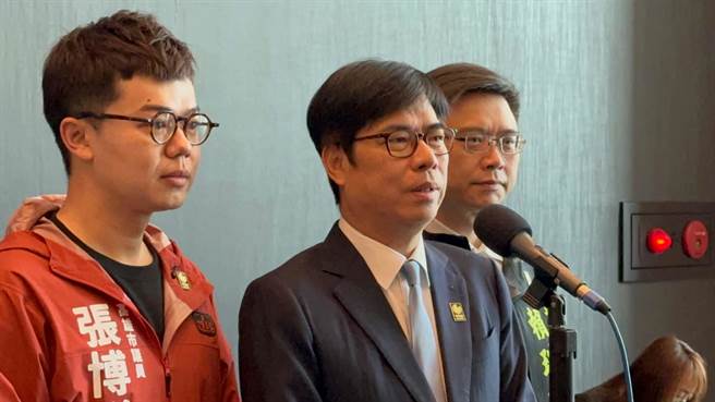 针对民进党是否徵召黄捷参选左楠区立委，高雄市长陈其迈今（25）日受访时笑说，「不急」，因为国民党人选上还有些争议，还没尘埃落定，等国民党人选出来，再来做讨论。（柯宗纬摄）