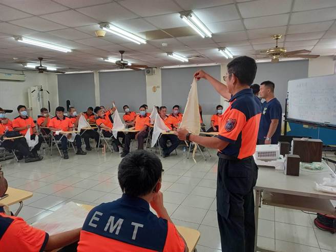 南消第二大队23日至26日分2梯次办理救护技术员继续教育训练。（南市消防第二大队提供／张毓翎台南传真）